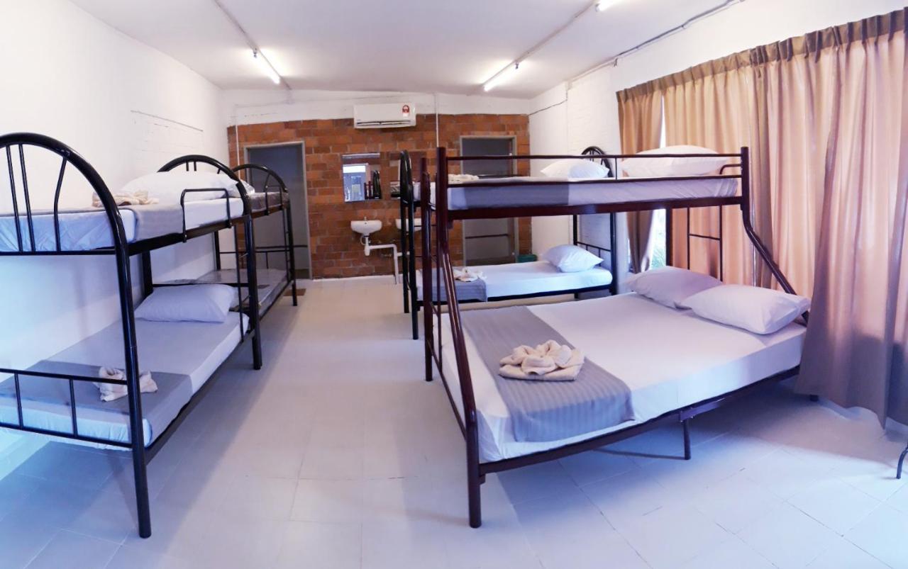 Hostel Dorm Master Padang Mat Sirat Zewnętrze zdjęcie