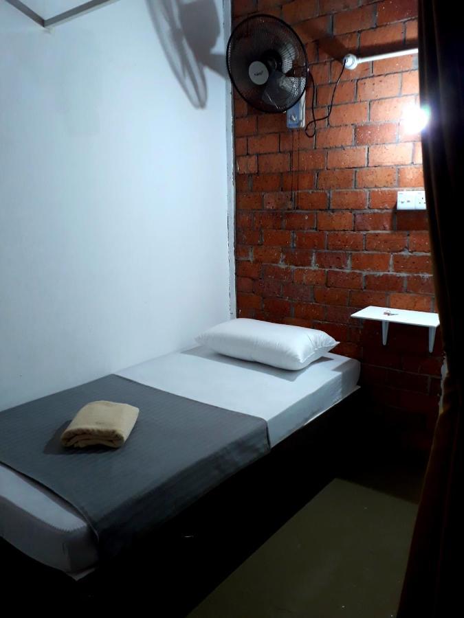 Hostel Dorm Master Padang Mat Sirat Zewnętrze zdjęcie