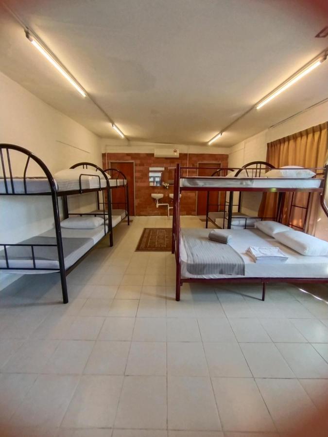 Hostel Dorm Master Padang Mat Sirat Zewnętrze zdjęcie